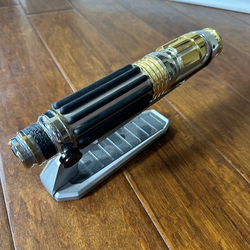Mace Windu galaxy’s edge lightsaber